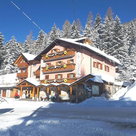 Hotel La Roccia Passo del Tonale Exterior foto