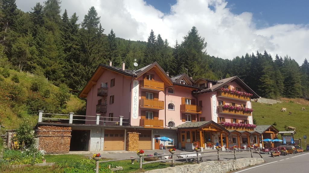 Hotel La Roccia Passo del Tonale Exterior foto