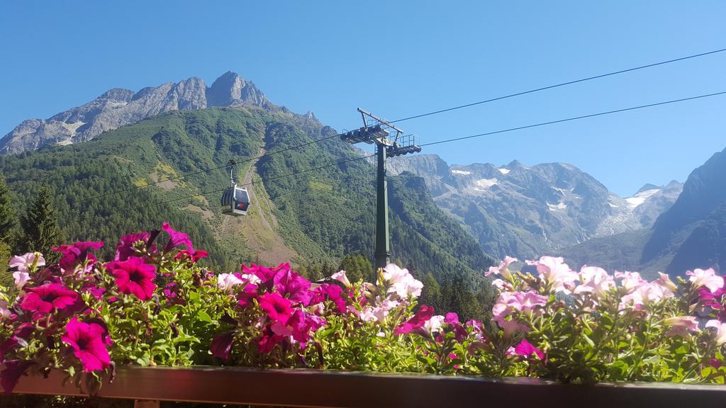 Hotel La Roccia Passo del Tonale Exterior foto